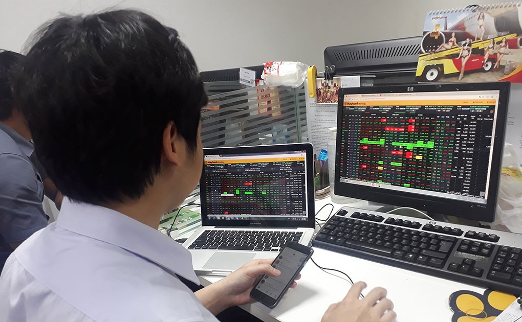 Bank - Chứng - Thép “níu chân” thị trường 1 bank chung thep niu chan thi truong 65b862ce851ee