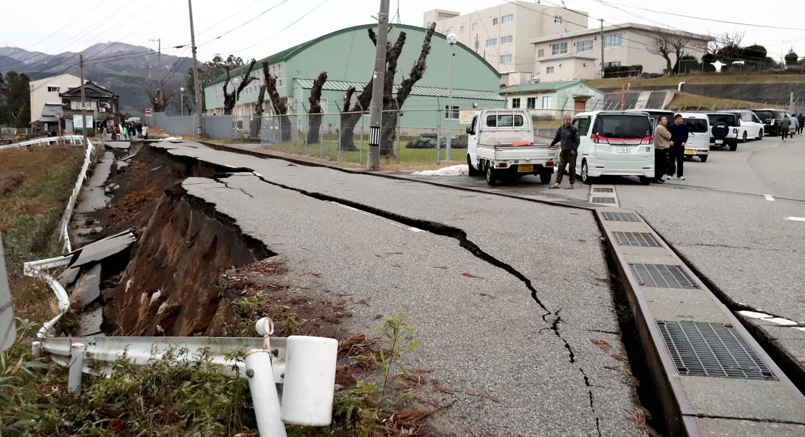 Động đất 7,6 độ richter, Nhật Bản phát cảnh báo sóng thần 1 dong dat 76 do richter nhat ban phat canh bao song than 65928cba144f7