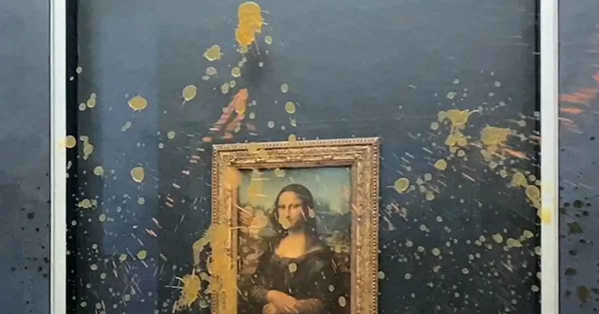 Hai nhà hoạt động khí hậu tạt súp vào bức Mona Lisa tại Paris 1 hai nha hoat dong khi hau tat sup vao buc mona lisa tai paris 65b76fc0a9ea3