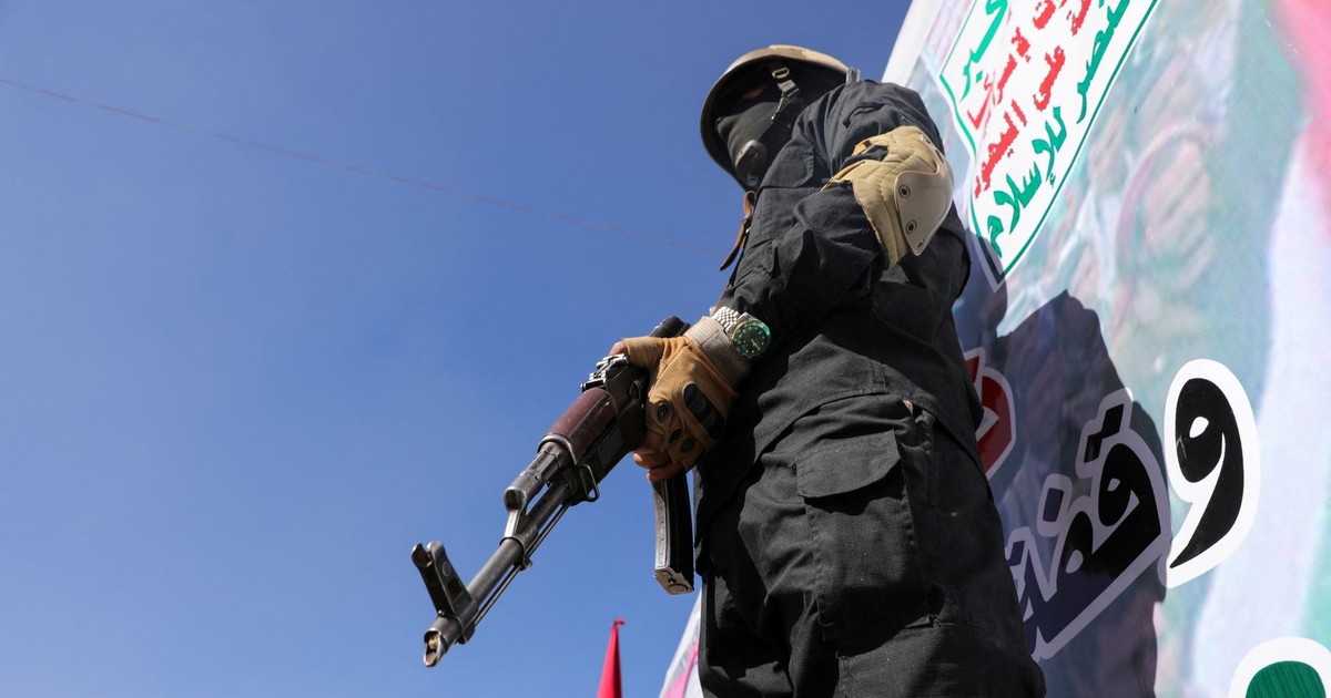 Phiến quân Houthi bắn tên lửa vào tàu khu trục của Mỹ tại Biển Đỏ 1 phien quan houthi ban ten lua vao tau khu truc cua my tai bien do 65a4c27877c0c