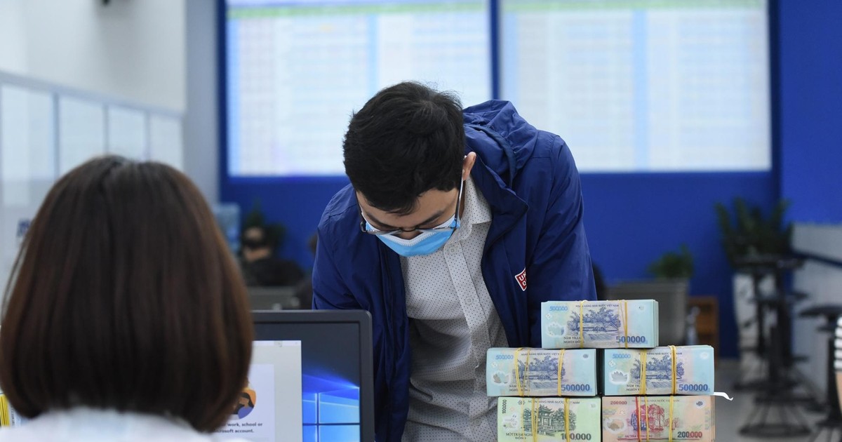 Tiền gửi ngân hàng tăng đột biến, nhà đầu tư sẽ cần chờ bao lâu để giải ngân? 1 tien gui ngan hang tang dot bien nha dau tu se can cho bao lau de giai ngan 65b3a96d17778