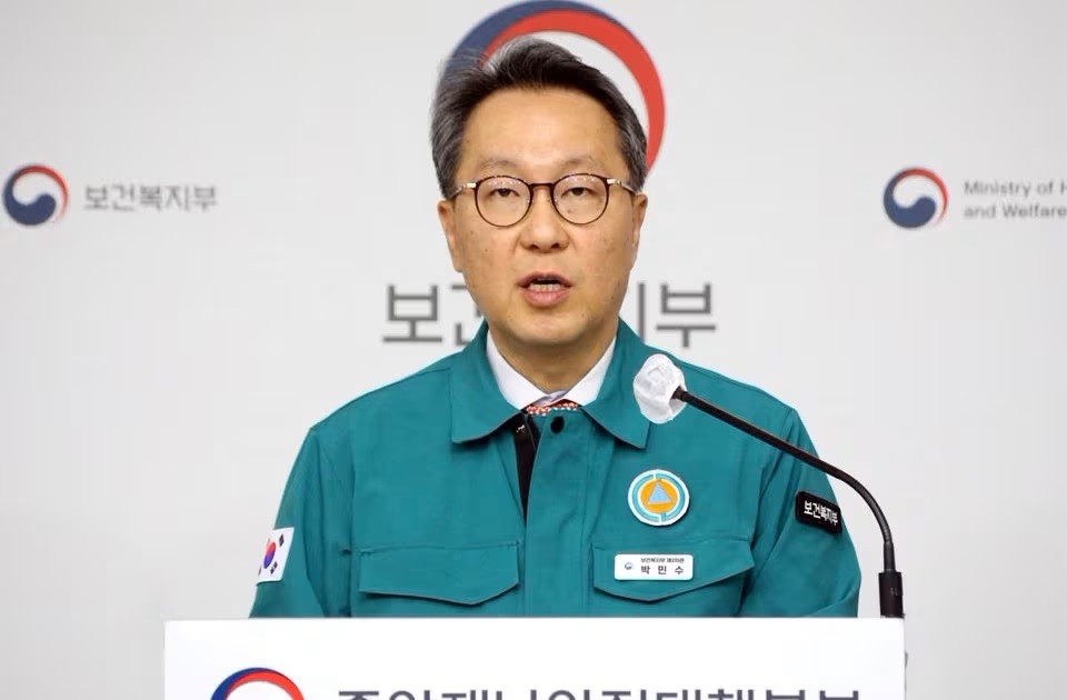 Các bác sĩ Hàn Quốc từ chối chấp hành tối hậu thư của chính phủ 1 cac bac si han quoc tu choi chap hanh toi hau thu cua chinh phu 65e05cdce459c