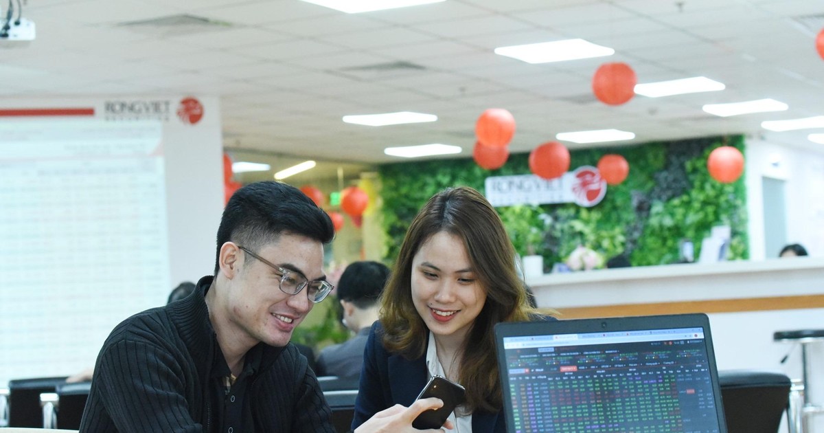 Cổ phiếu chứng khoán hâm nóng thị trường phiên đầu tuần 1 co phieu chung khoan ham nong thi truong phien dau tuan 65dd229c6865f