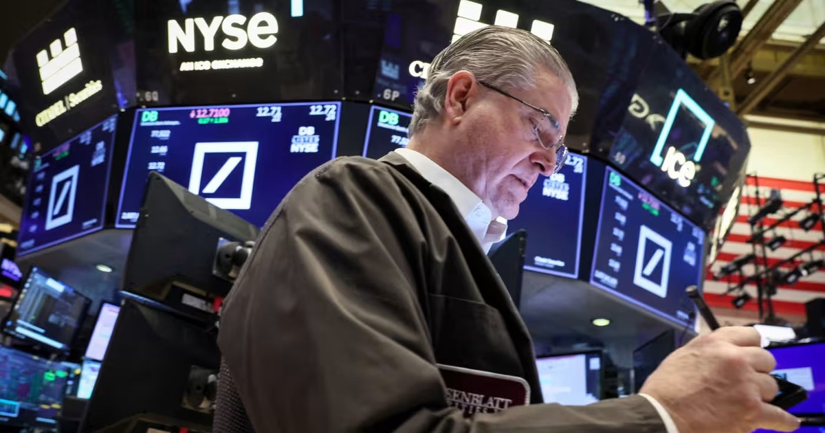 Cổ phiếu và trái phiếu phân hóa khi nhà đầu tư bớt lo ngại về lạm phát 1 co phieu va trai phieu phan hoa khi nha dau tu bot lo ngai ve lam phat 65cddd4197980