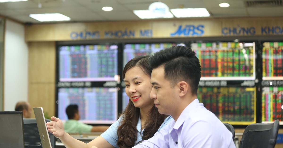 Dòng bank đảo chiều, VN-Index tiếp tục leo đỉnh 5 tháng 1 dong bank dao chieu vn index tiep tuc leo dinh 5 thang 65d1dfd18b065