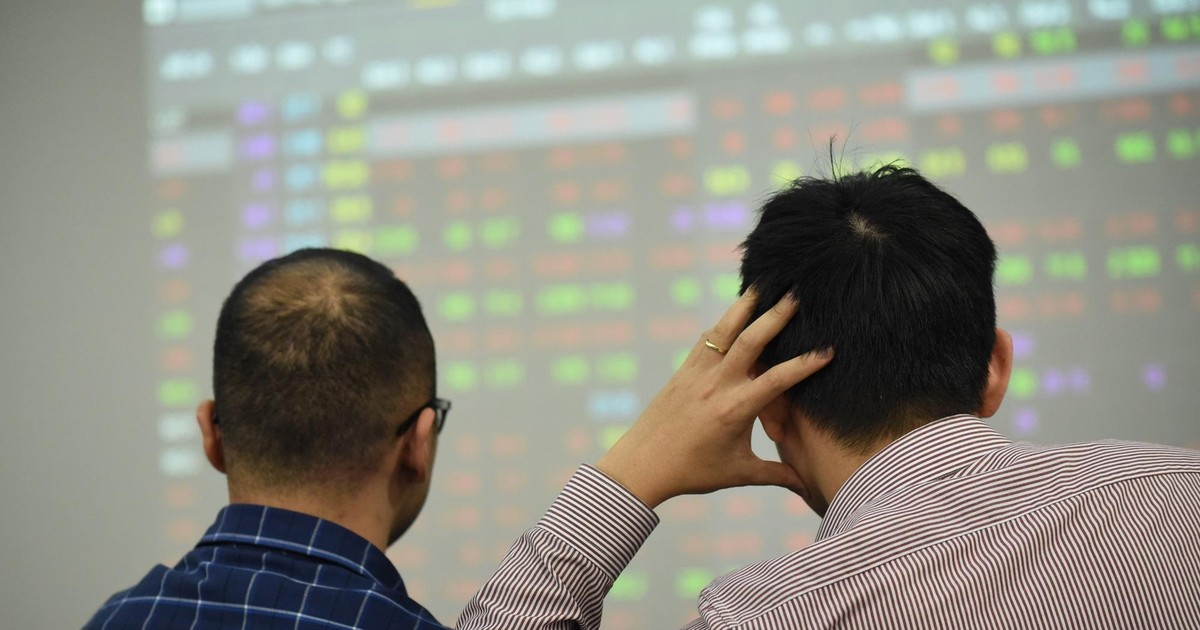 Giao dịch chứng khoán sáng 31/1: Thị trường giảm điểm, nhóm chứng khoán vẫn hút tiền 1 giao dich chung khoan sang 31 1 thi truong giam diem nhom chung khoan van hut tien 65bb21f6b286a