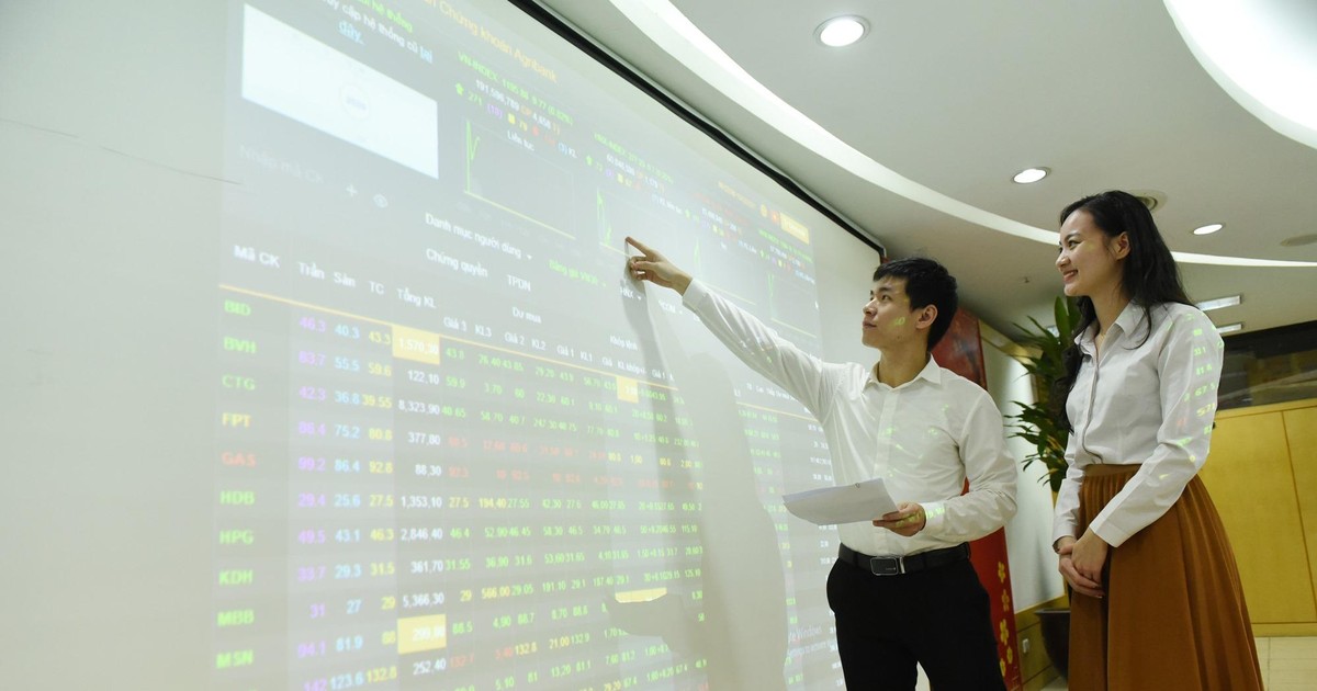 Giao dịch chứng khoán sáng 7/2: Dòng bank vẫn là leader, đột biến tại DBC 1 giao dich chung khoan sang 7 2 dong bank van la leader dot bien tai dbc 65c4db114638b