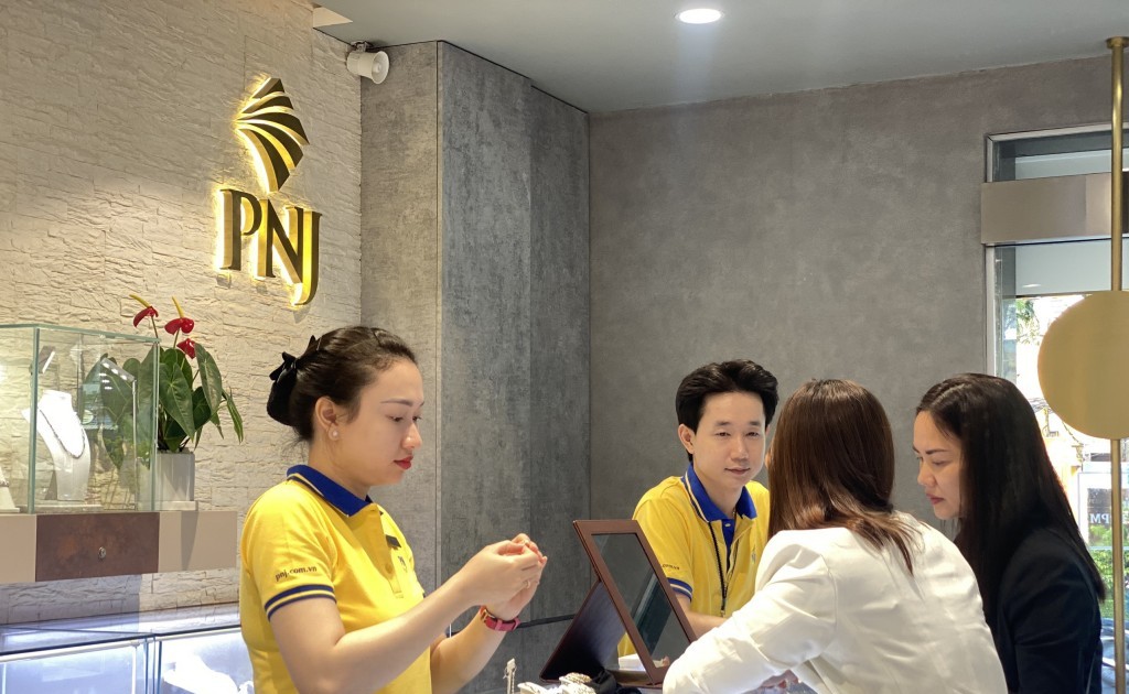 PNJ sụt giảm gần 19% lợi nhuận tháng đầu năm 2024 1 pnj sut giam gan 19 loi nhuan thang dau nam 2024 65d5c5dcd2f09