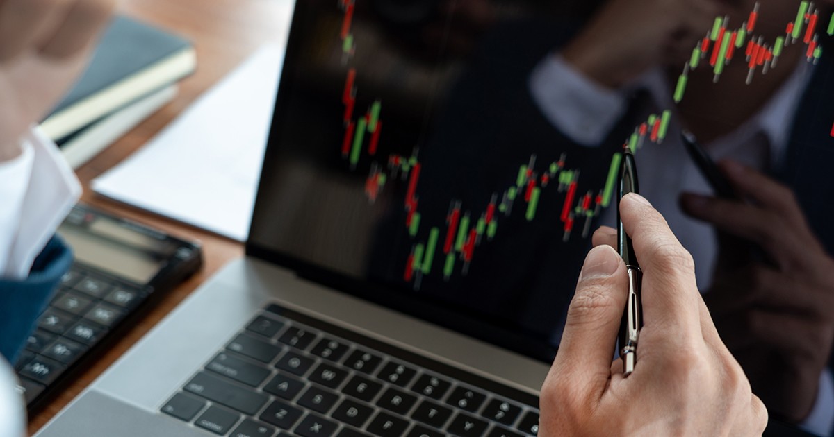 Cổ phiếu ngân hàng, chứng khoán hậu thuẫn, VN-Index bật tăng trở lại 1 co phieu ngan hang chung khoan hau thuan vn index bat tang tro lai 65fb9f51a2262