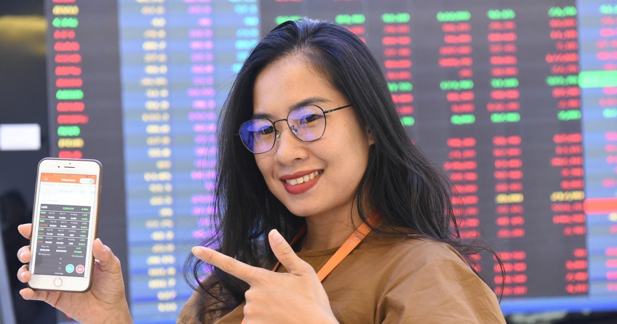 Dòng tiền chuyển hướng qua cổ phiếu vừa và nhỏ, VN-Index tiếp tục tiến bước 1 dong tien chuyen huong qua co phieu vua va nho vn index tiep tuc tien buoc 65e2a0dd313f2