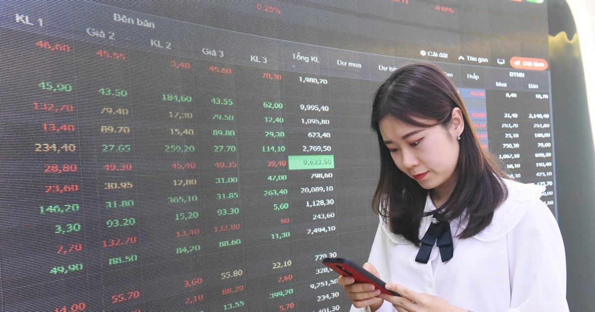 Giao dịch chứng khoán sáng 1/3: Nhóm cổ phiếu chứng khoán tăng tốc 1 giao dich chung khoan sang 1 3 nhom co phieu chung khoan tang toc 65e276b0d338f