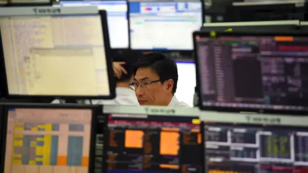 Hàn Quốc tăng tốc cải cách để tăng định giá của thị trường chứng khoán 1 han quoc tang toc cai cach de tang dinh gia cua thi truong chung khoan 65f780b9db51a