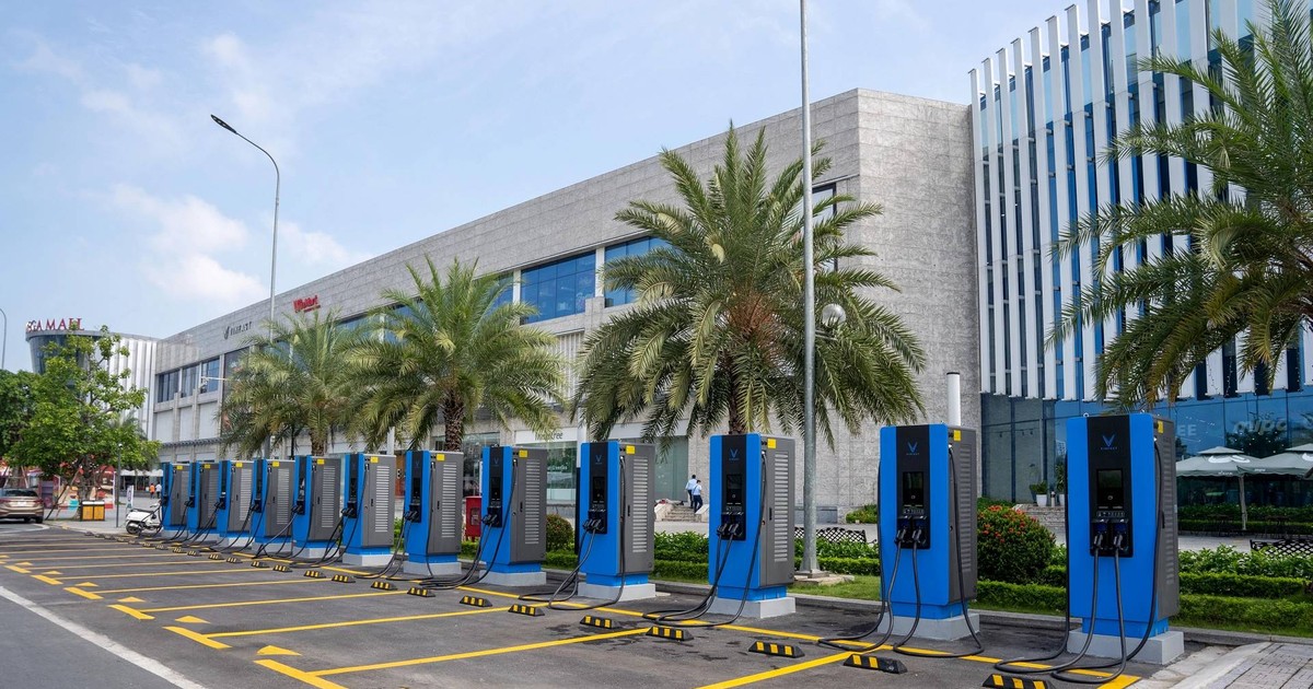 Tỷ phú Phạm Nhật Vượng lập công ty phát triển trạm sạc xe điện 1 ty phu pham nhat vuong lap cong ty phat trien tram sac xe dien 65f80cd70fb08