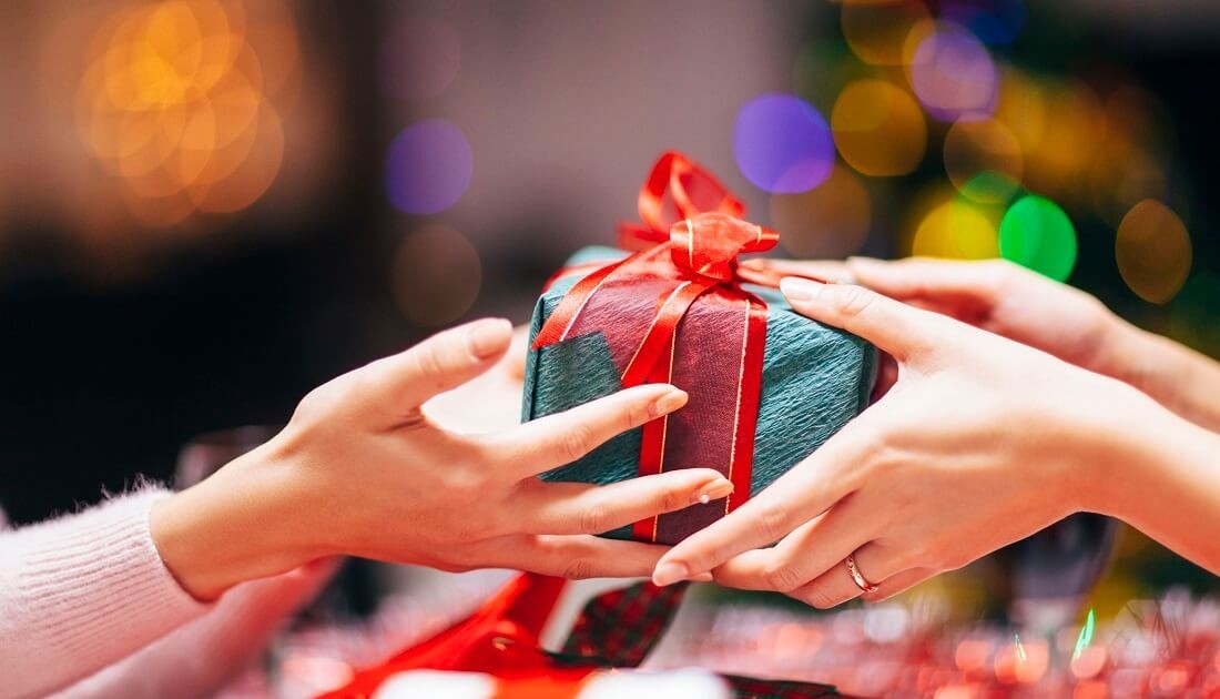 Độc lạ nhiều cách doanh nghiệp niêm yết hút nhà đầu tư tham dự Đại hội đồng cổ đông năm 2024 1 doc la nhieu cach doanh nghiep niem yet hut nha dau tu tham du dai hoi dong co dong nam 2024 66232c4f4a016