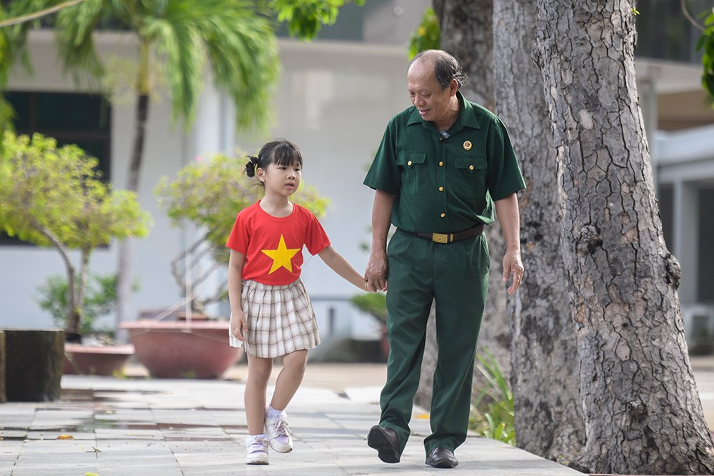 Vinamilk viet tiep cau chuyen hoa binh bang tranh va hanh dong cau chuyen hoa binh 1 1753432542 526 width1000height667